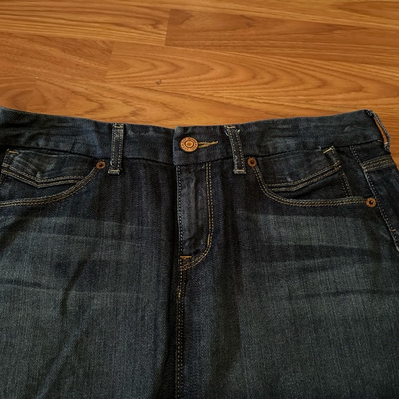 Like New! Gap denim skirt. Size 6 - Picture 9 of 9